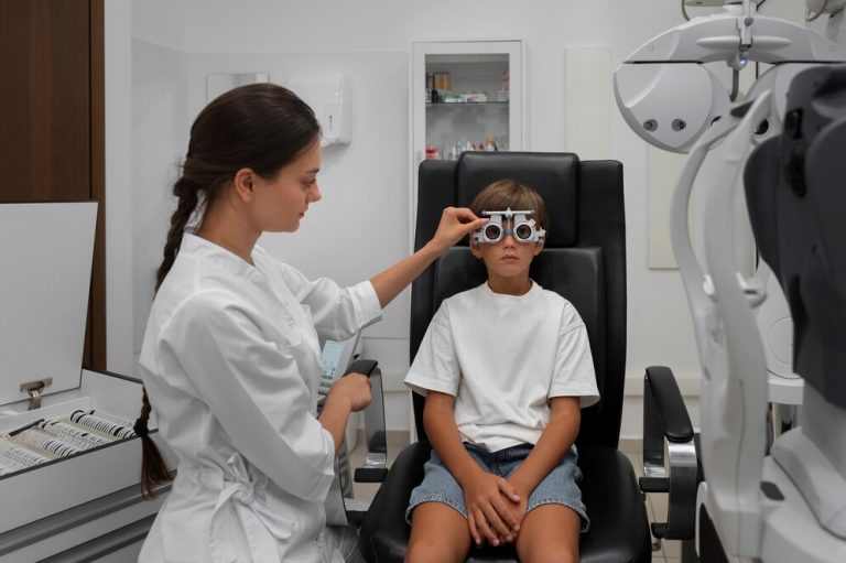 Best Pediatric Eye Doctor in Thane