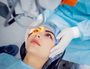eye specialist doctor in Thane